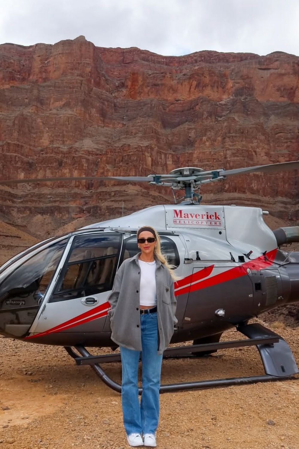 Discover 25+ stylish and practical Grand Canyon outfit ideas perfect for hiking, sightseeing, and photos. From cozy layers to desert-chic looks, pack smart and look great! Grand Canyon Outfit, Grand Canyon Vacation Outfits, Grand Canyon Outfit Ideas, Grand Canyon Hiking Outfit, Grand Canyon Packing List, Grand Canyon Winter Outfit, Grand Canyon Outfit Summer, Grand Canyon Outfit Fall, Hiking Grand Canyon Outfit